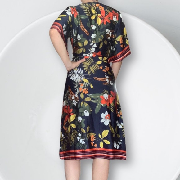 Hawaiian Floral wrap dress 🌺 - Picture 3 of 3